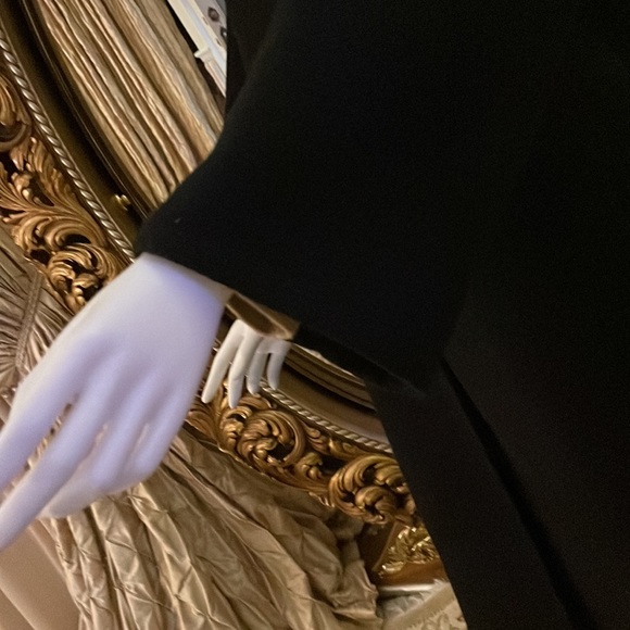 This 100 % wool Helmut Lang coat has many gorgeous details straight line - Picture 3 of 11